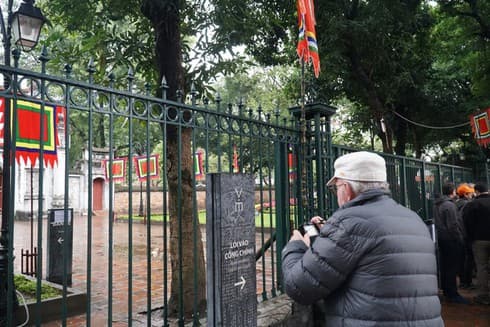 Tourist sites in Hanoi reopened after one-day closure due to epidemic