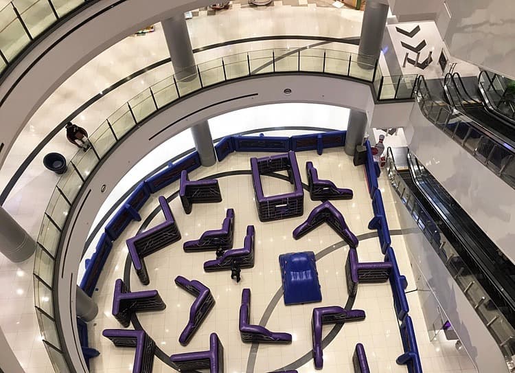 Coronavirus fears turn Hanoi shopping malls into deserted places
