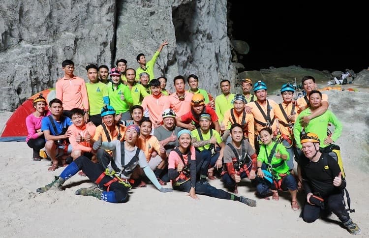 Vietnam beauty queen rocks Son Doong Cave