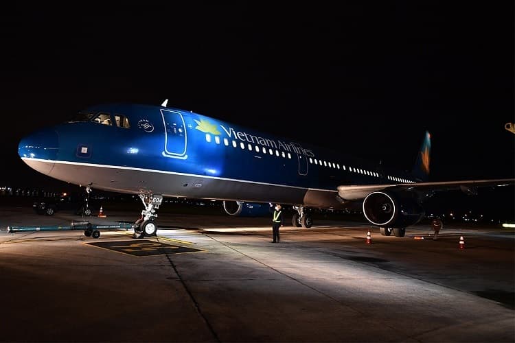 Crew, passengers don protective suits on rescue flight from Wuhan