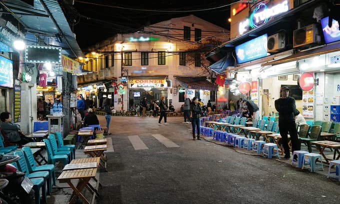 Restaurants, bars idle as coronavirus keeps revellers at bay