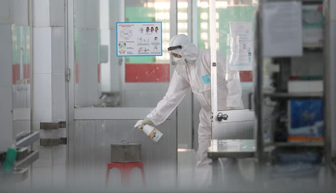 Vietnamese-American man with novel coronavirus tests negative for the first time