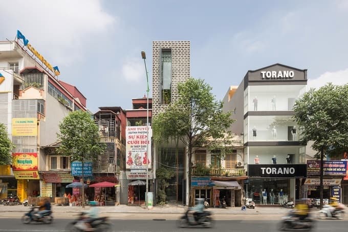 Double facade fills Hanoi super tube house with wind and sunlight