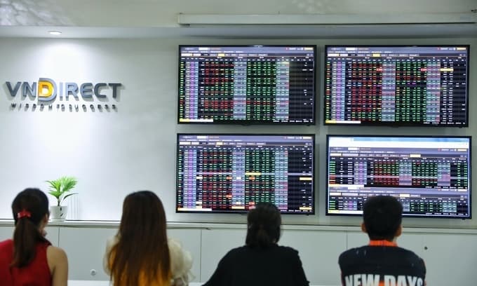 VN-Index surges one percent, led by blue chips