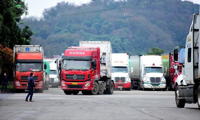 700 containers at border, await resumption of business in China