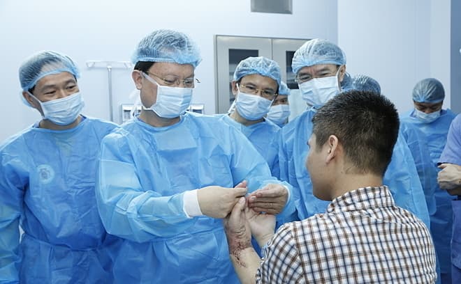 Vietnam performs world’s first living donor hand transplant