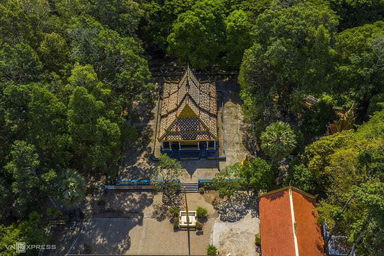 A Khmer tribute to the Buddha in the Mekong Delta