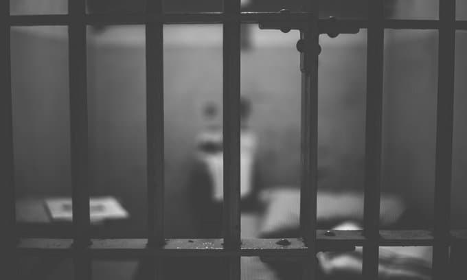 Britain jails man smuggling Vietnamese people in roof box