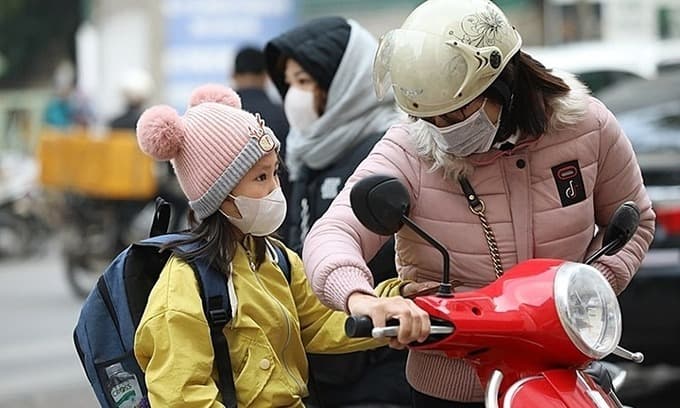 Hanoi urbanites adapt to epidemic battle