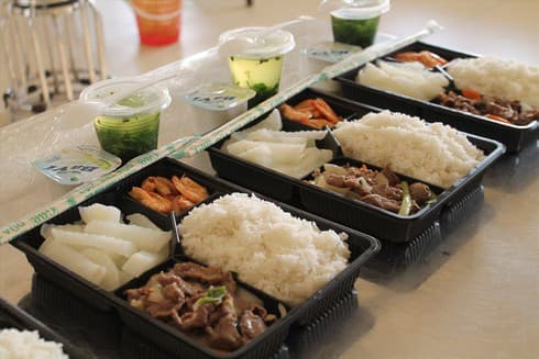 Well-prepared meals for quarantined people