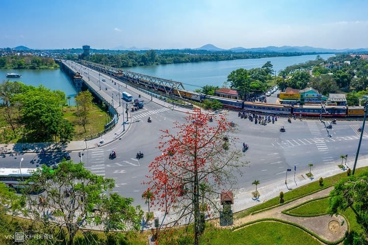 Season of scarlet flowers in Hue