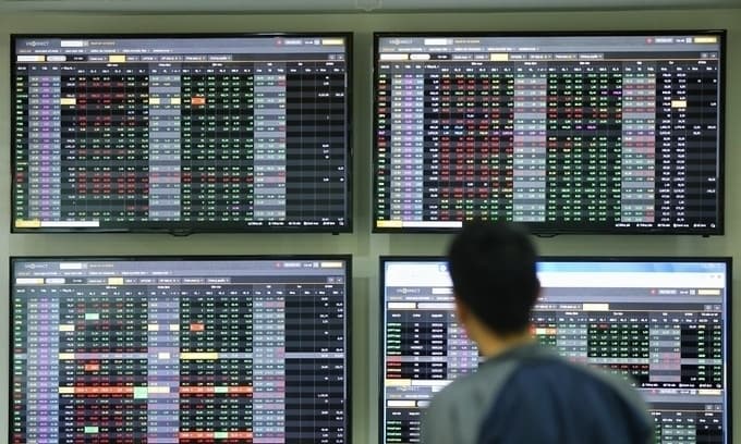 Big banks, construction firms lead stock market gains