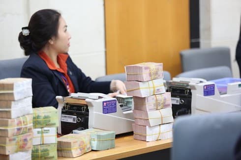 Banks slash deposit rates
