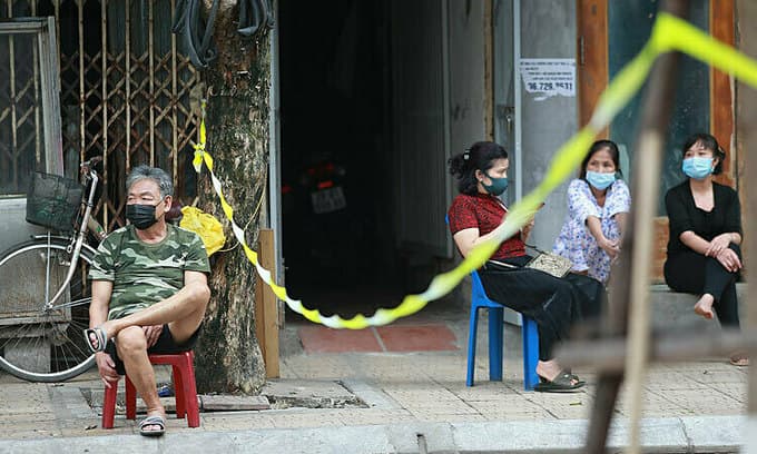 How some Hanoians live after life turns topsy-turvy