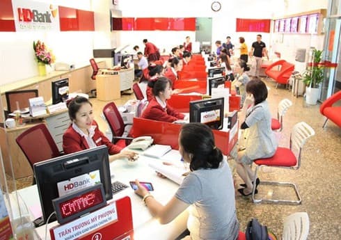 Banks cut savings rates to ensure lower-interest loans