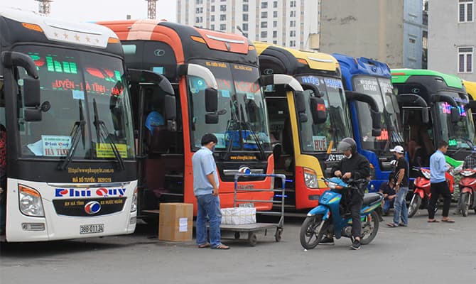 Hanoi mulls more midnight-daybreak bus routes