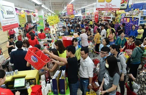 Sales at supermarkets surge, wet markets drop