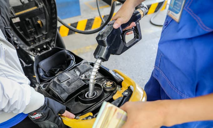 Petrovietnam slashes revenue projection as oil prices plummet