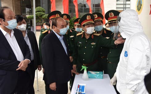 PM Phuc lauds army’s role in COVID-19 fight