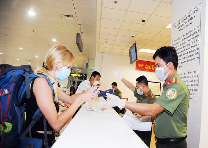 VN halts entry to all foreigners due to COVID-19
