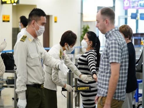 Labour ministry seeks entry for nearly 8,500 foreign experts