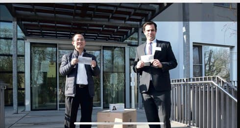 Vietnamese in Germany sew COVID-19 masks for local doctors