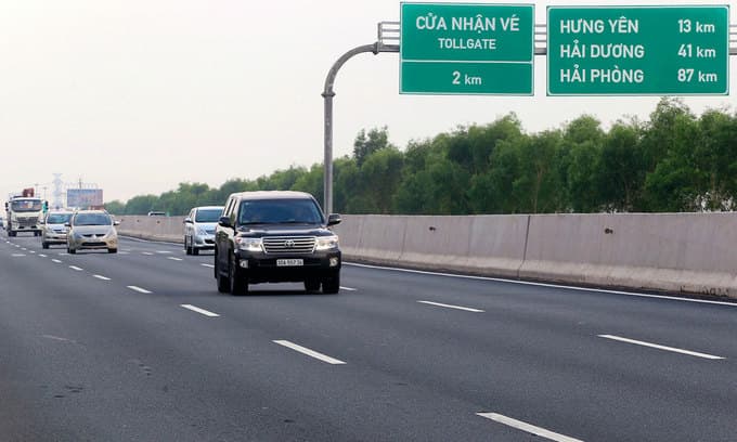 Toll booth operators struggle as traffic slumps
