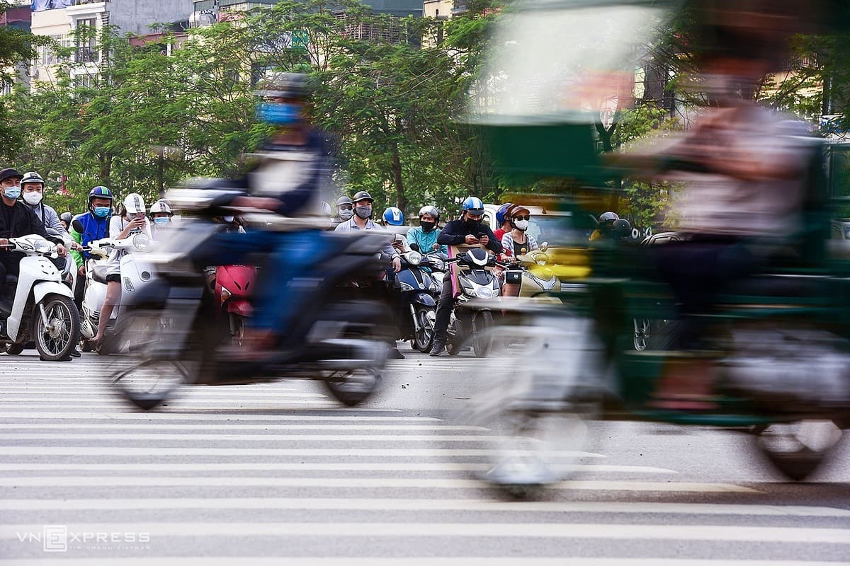 Some Hanoi streets bustle as people shun social distancing