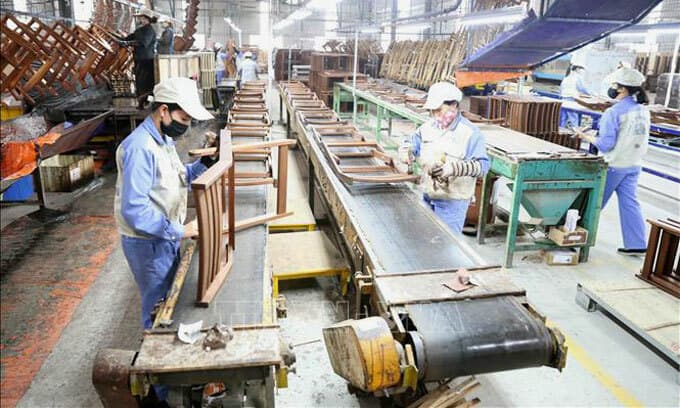 80 pct US, EU buyers delay timber orders
