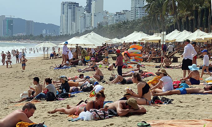 Vietnam fines 18 foreigners for social distancing violations