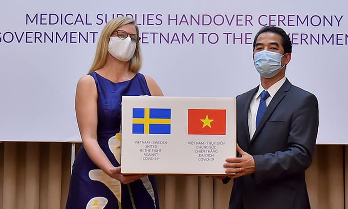 Covid-19 care: Vietnam gifts 100,000 face masks to Sweden