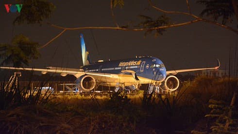 Vietnam Airlines brings home 50 stranded Italians due to COVID-19