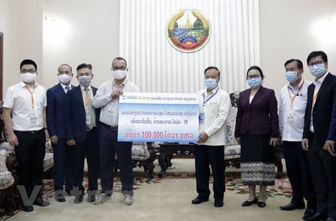Vietnamese giant HAGL helps Laos buy medical supplies against COVID-19