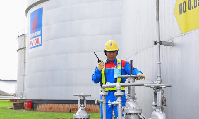 Lack of storage space stymies Vietnam efforts to buy cheap oil