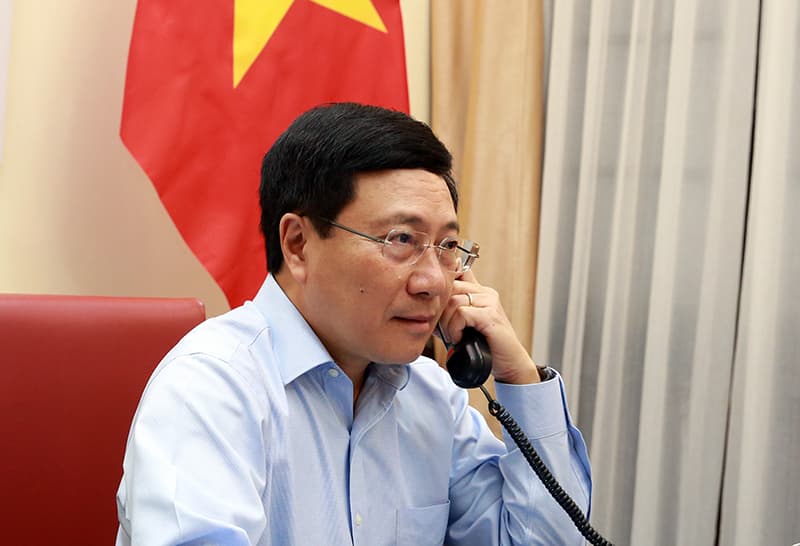 Deputy PM, FM Minh holds phone talks with Estonian FM