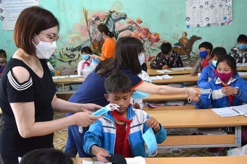 Vietnamese, Korean businesses join efforts against COVID-19