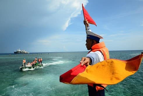 Vietnam resolutely defends its sovereignty over sea and island