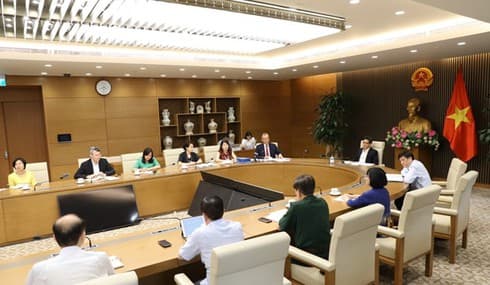 Vietnam stays on guard in response to COVID-19 developments: Deputy PM