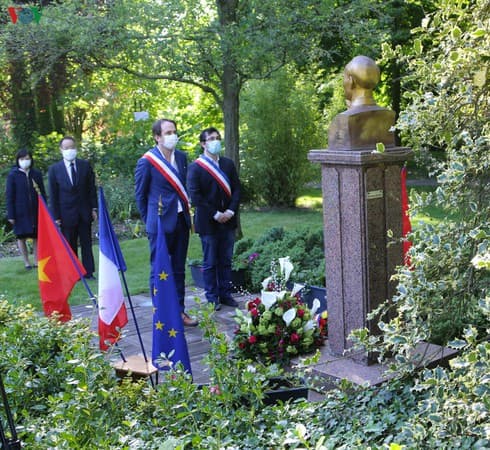President Ho Chi Minh’s 130th birthday celebrated in France