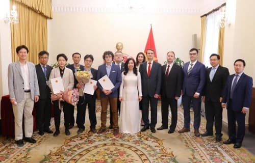 China must stop serious violations, withdraw vessels from VN’s waters