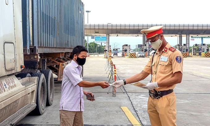 Vietnam traffic police begin random checks for drunk driving