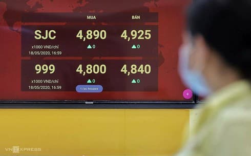 Gold prices hit over VND49 million per tael