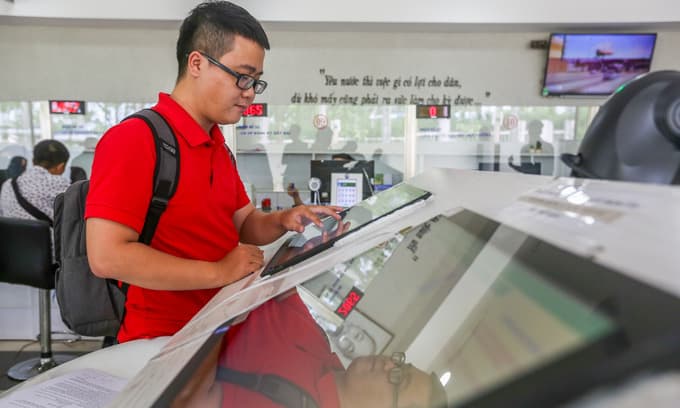 Most Vietnamese happy with admin services, survey finds