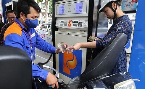 Petrol prices rise sharply by nearly VND1,000/litre from May 28