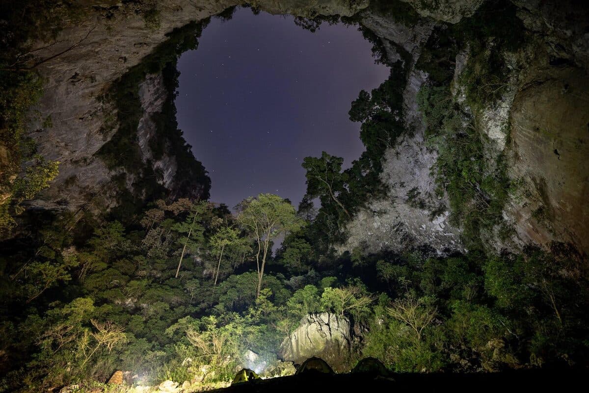 Discover giant sinkhole in Vietnam’s Phong Nha-Ke Bang cave system