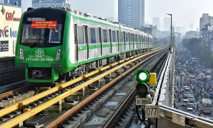 Payment bottleneck buts the brakes on Hanoi metro test