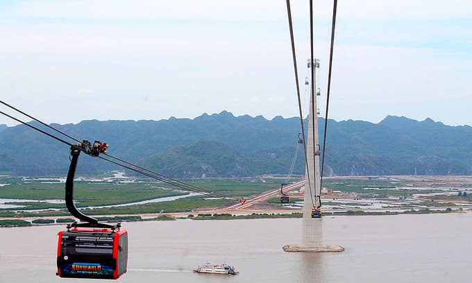 Record-breaking cable car link hastens access to Cat Ba Island
