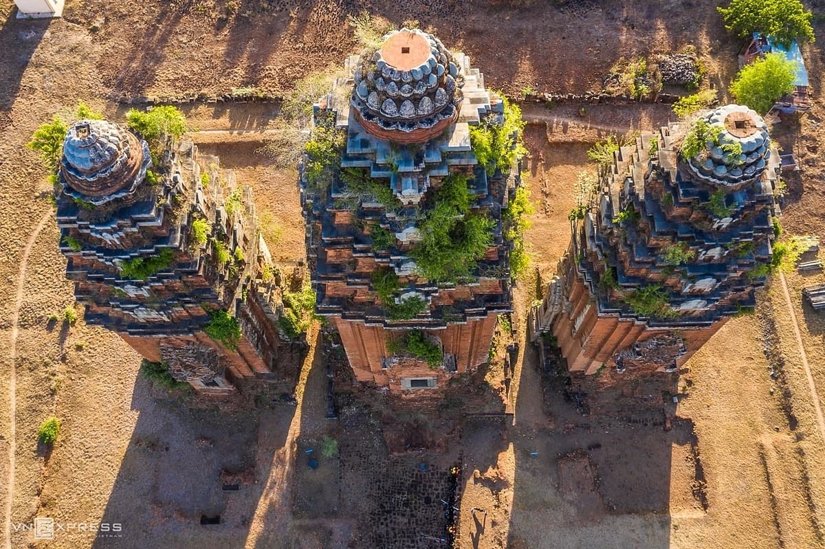 Cham towers provide divine backdrop to Vietnamese martial arts