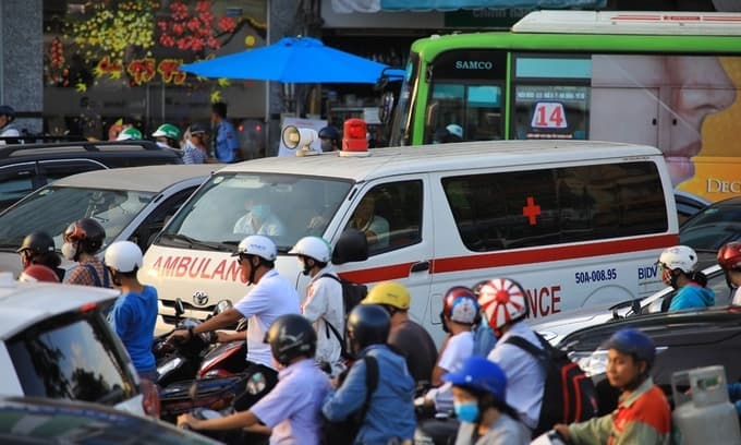 HCMC emergency center's daily battle to save lives