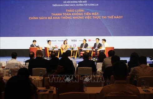Banking transactions, mobile payments grow sharply in Vietnam